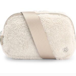 Lululemon Sherpa belt bag!